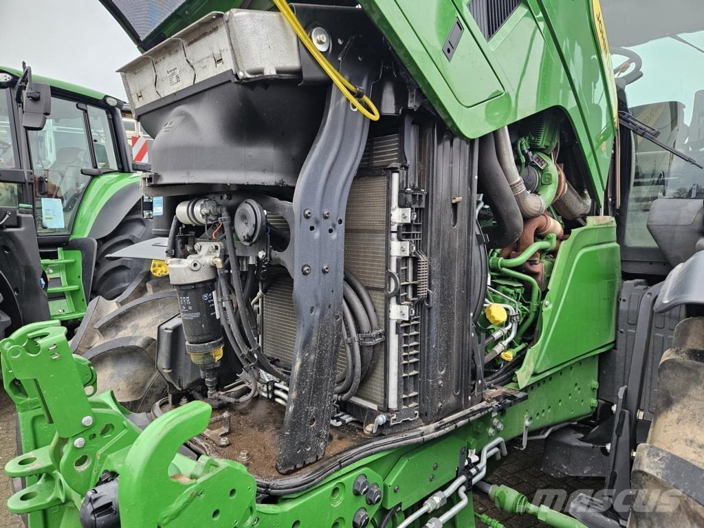 John Deere 6R215 Τρακτέρ