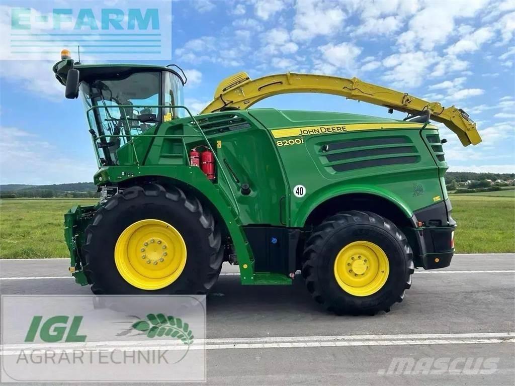 John Deere 8200 i Μηχανές χορτονομής