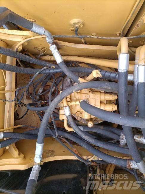 CAT 325 D Εκσκαφείς με ερπύστριες