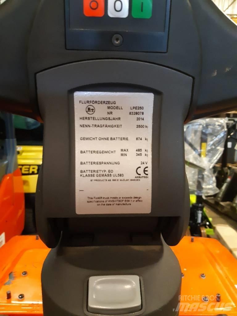 Toyota LPE250 Χειροκίνητο περονοφόρο ανυψωτικό με πλατφόρμα