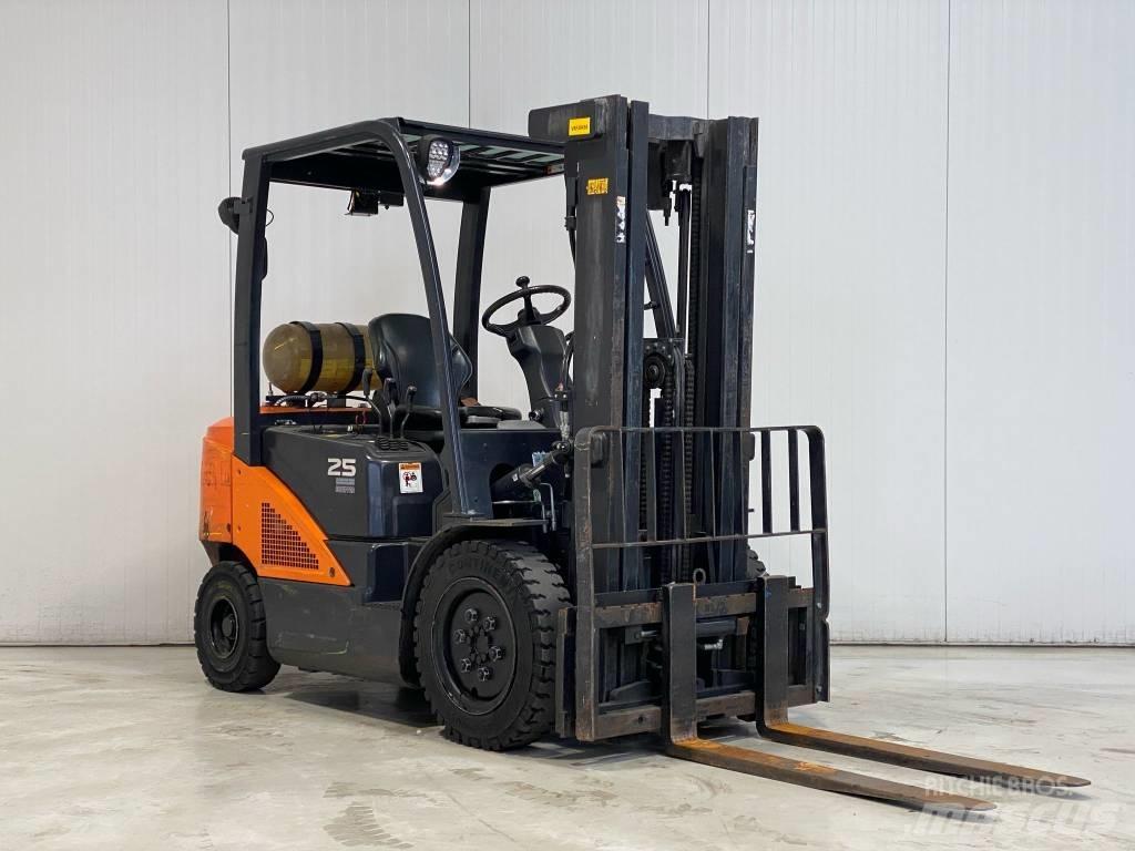 Doosan G25N-7 Περονοφόρα ανυψωτικά κλαρκ με φυσικό αέριο LPG