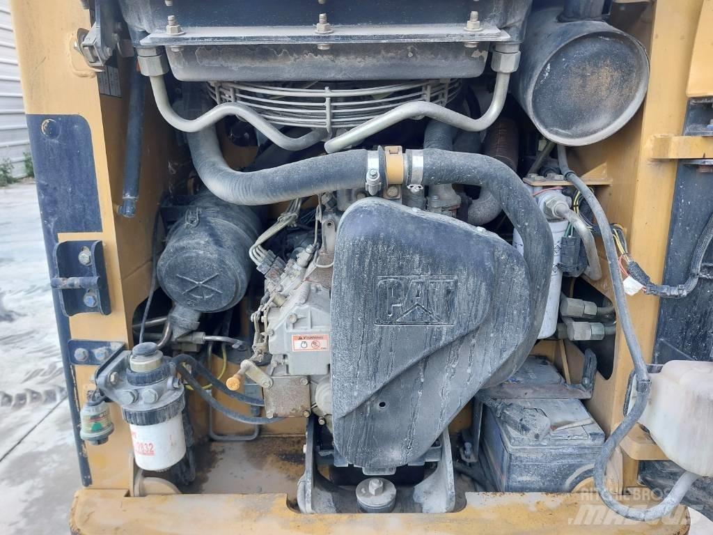 CAT 216 Φορτωτάκια