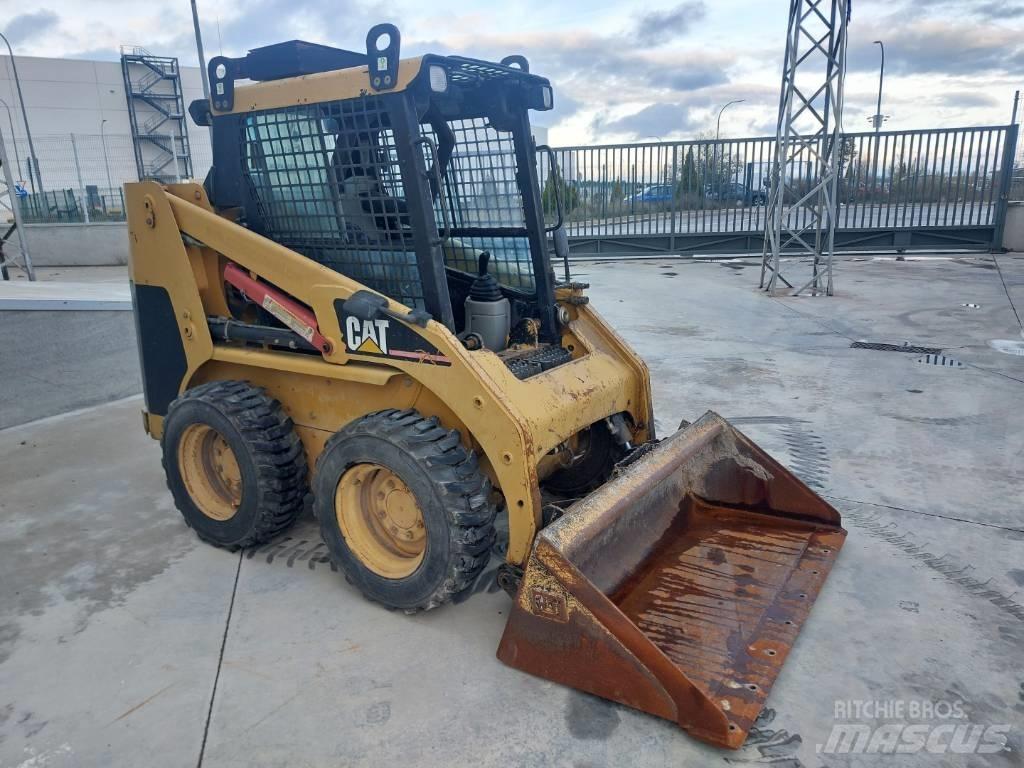 CAT 216 Φορτωτάκια