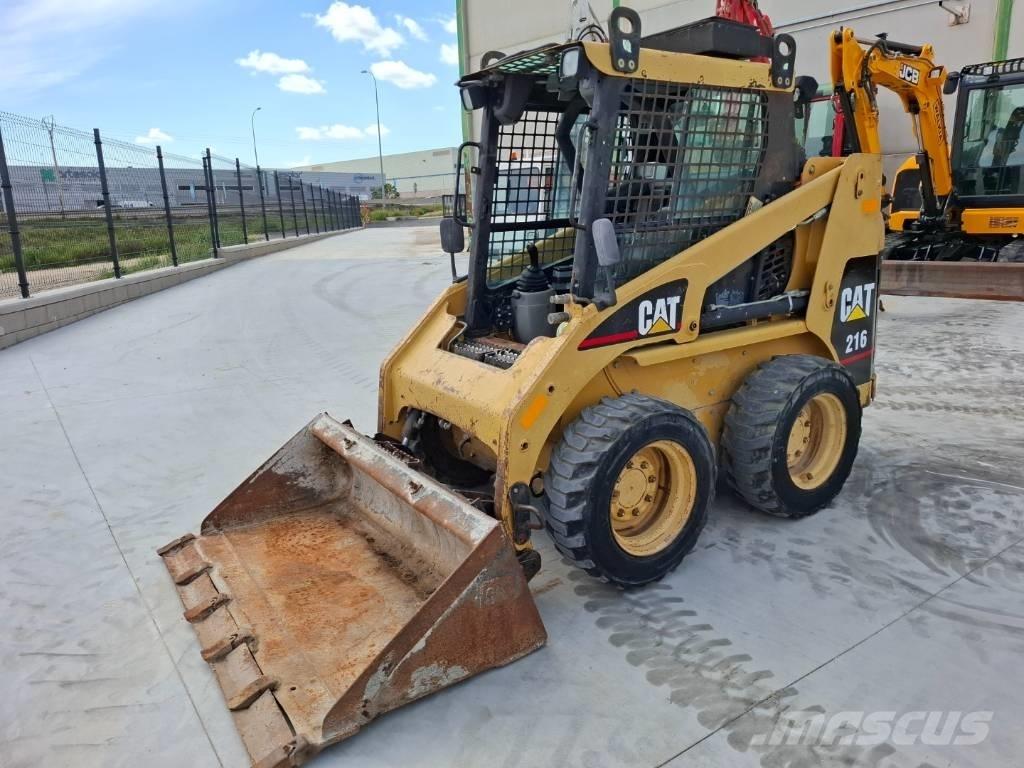 CAT 216 Φορτωτάκια