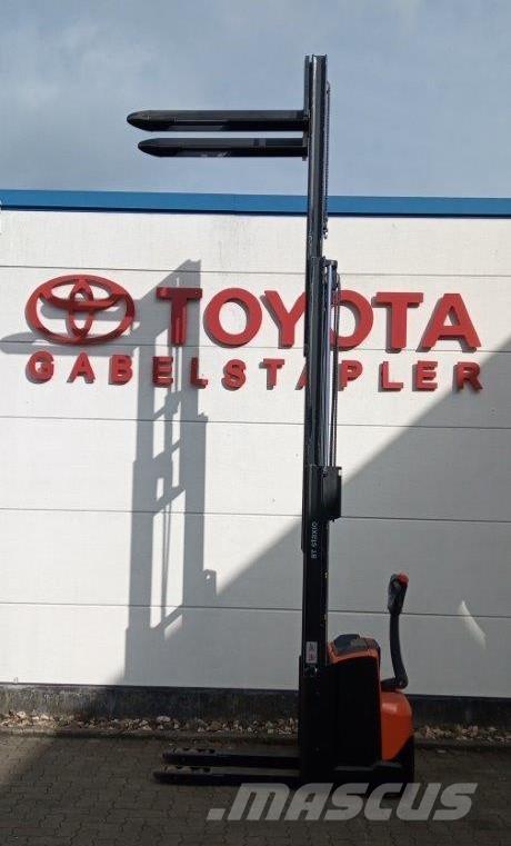 Toyota SWE120L Ηλεκτρικά παλετοφόρα με ιστό