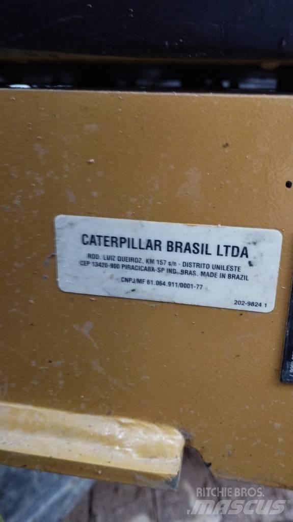 CAT 313D2L Εκσκαφείς με ερπύστριες