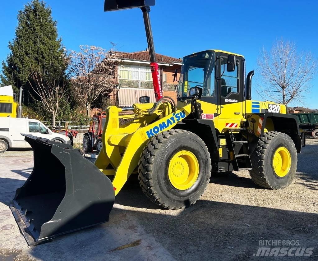Komatsu WA 320 Φορτωτές με λάστιχα (Τροχοφόροι)