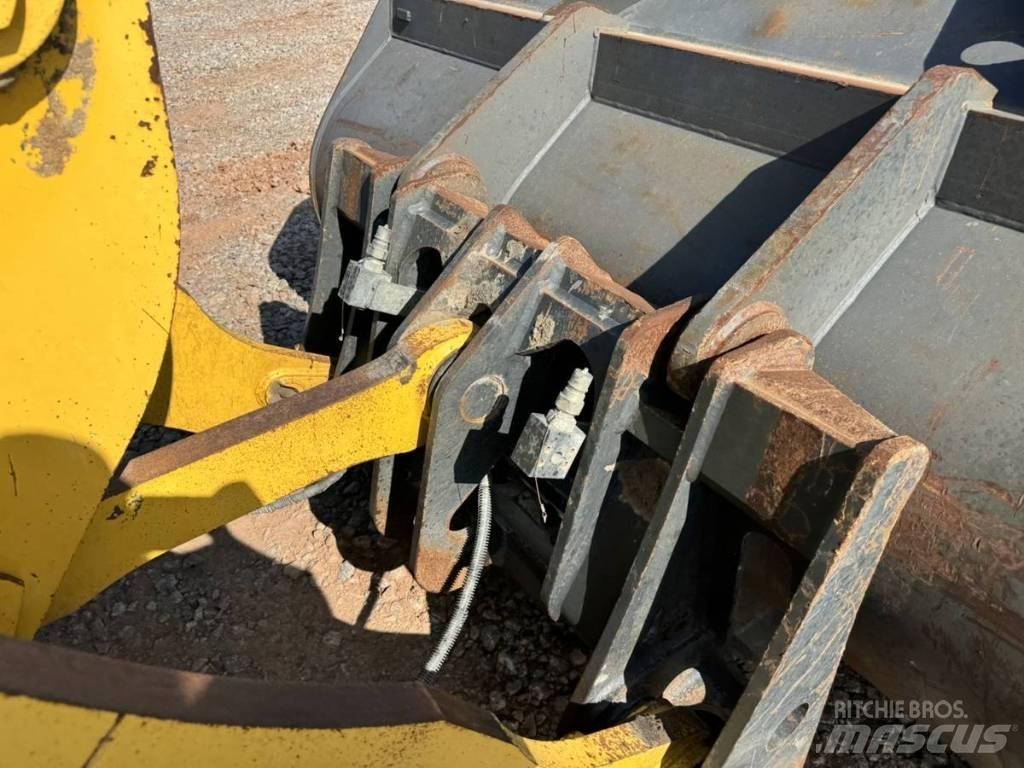 Komatsu WA 320 Φορτωτές με λάστιχα (Τροχοφόροι)