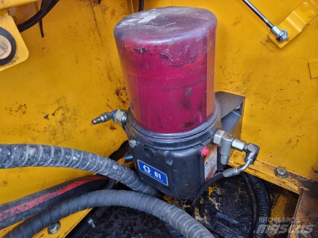 JCB JS 330 NC Εκσκαφείς με ερπύστριες