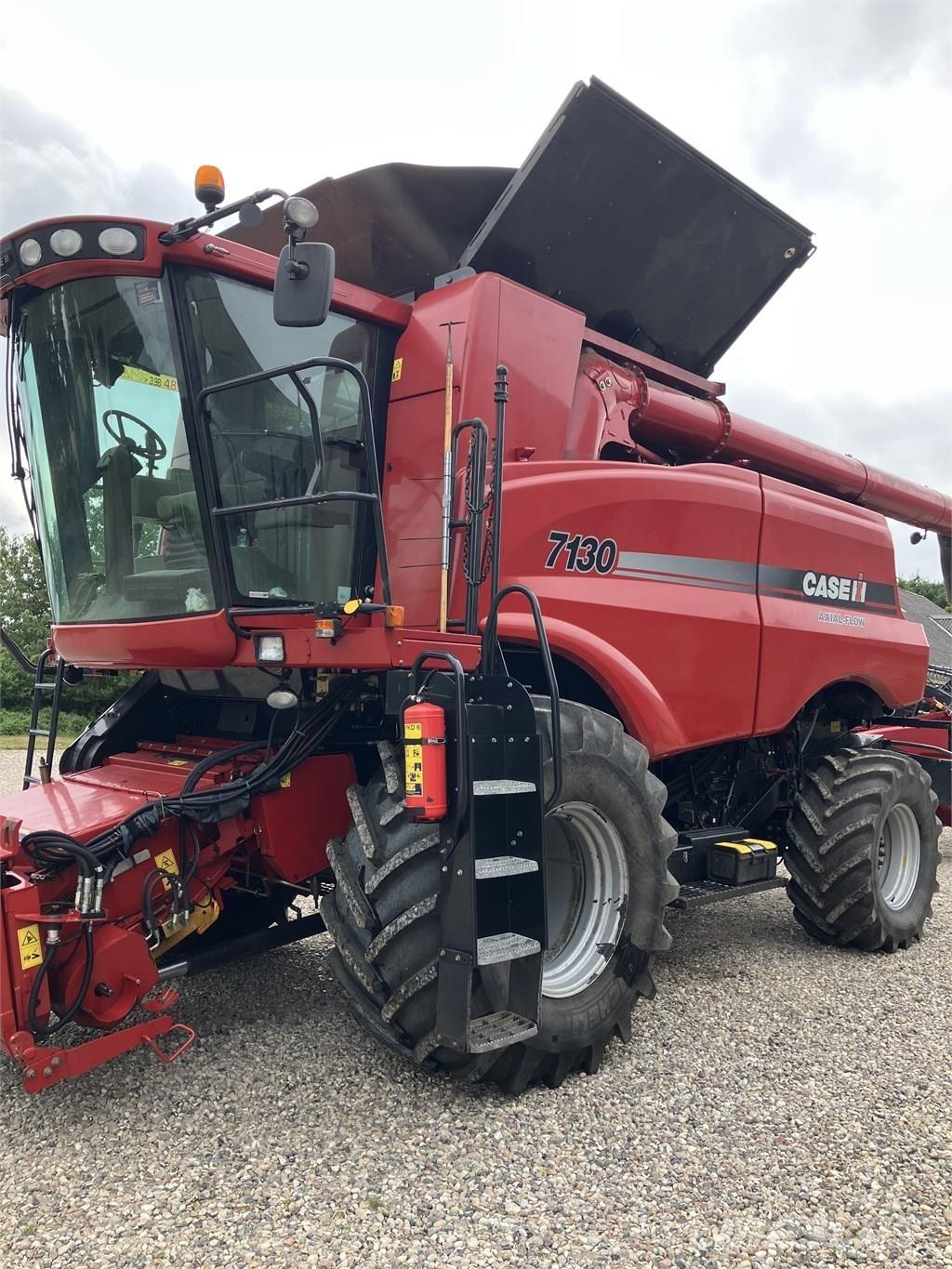CASE Axial Flow 7130 Θεριζοαλωνιστικές μηχανές