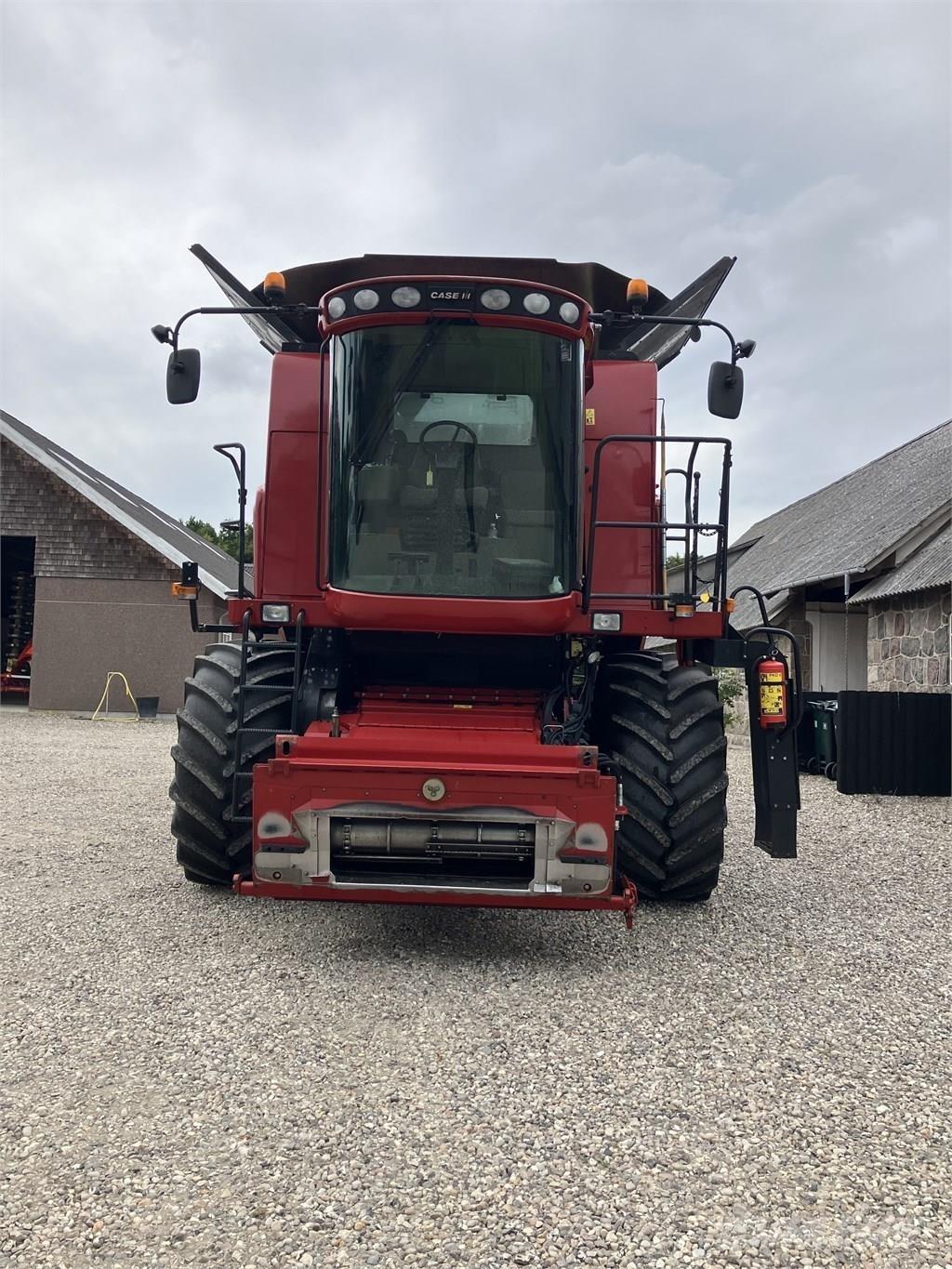 CASE Axial Flow 7130 Θεριζοαλωνιστικές μηχανές