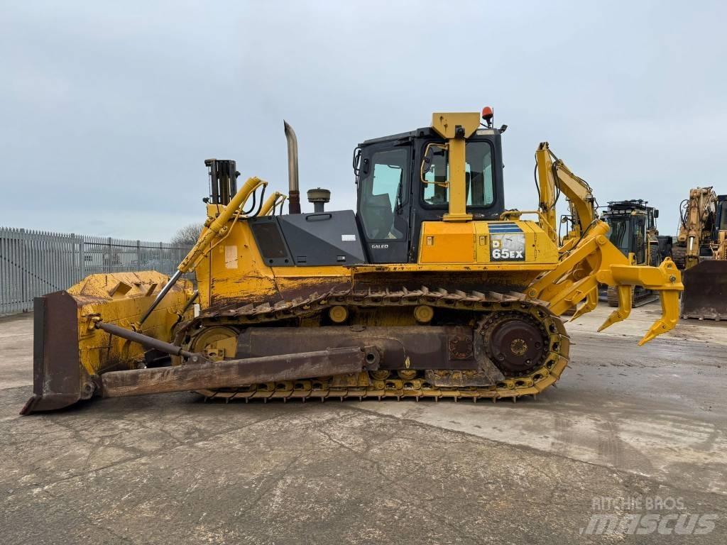 Komatsu D65EX-15 Μπουλντόζες με ερπύστριες