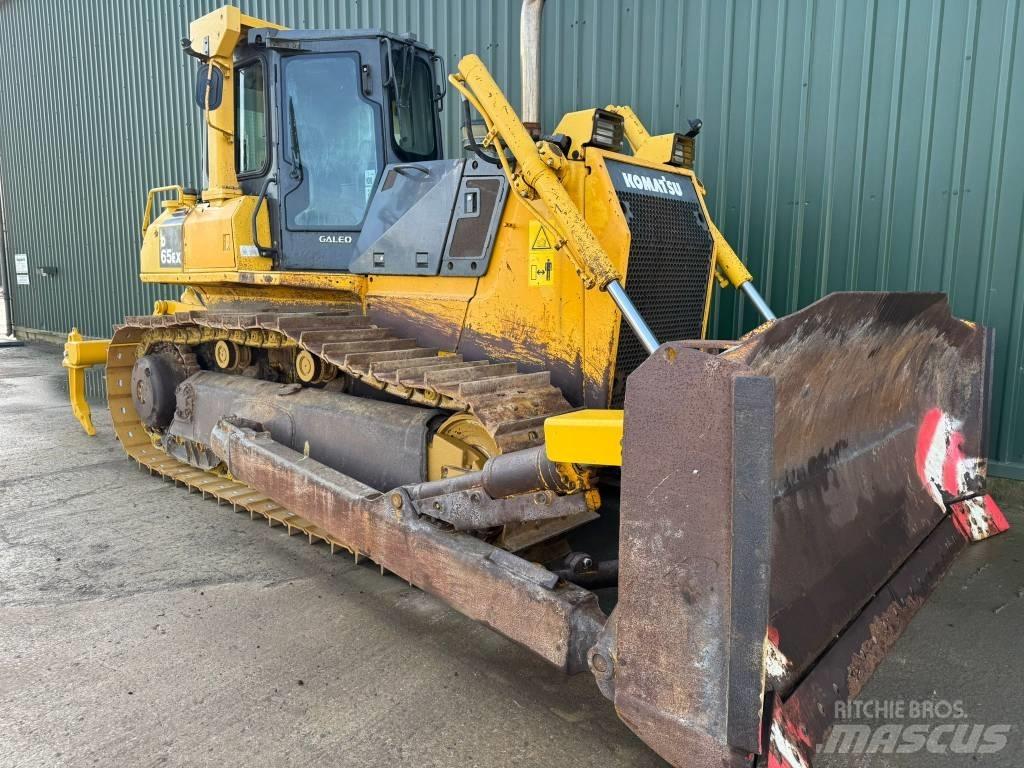 Komatsu D65EX-15 Μπουλντόζες με ερπύστριες