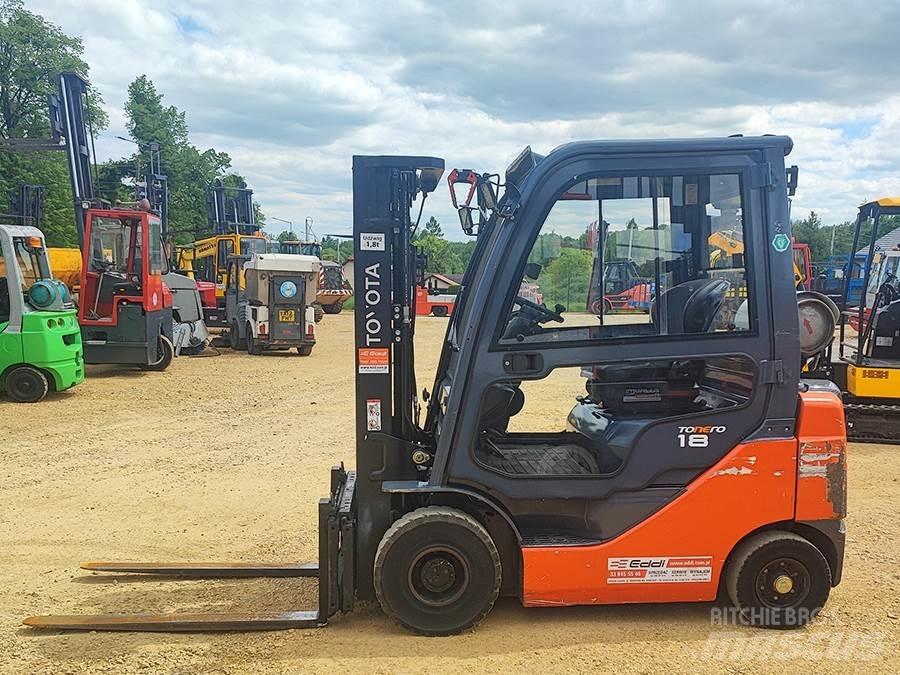 Toyota 02-8FGF18 Περονοφόρα ανυψωτικά κλαρκ με φυσικό αέριο LPG