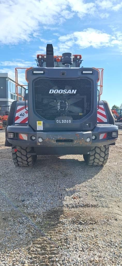 Doosan DL 320-7 Φορτωτές με λάστιχα (Τροχοφόροι)
