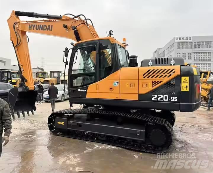 Hyundai R220-9S Εκσκαφείς με ερπύστριες