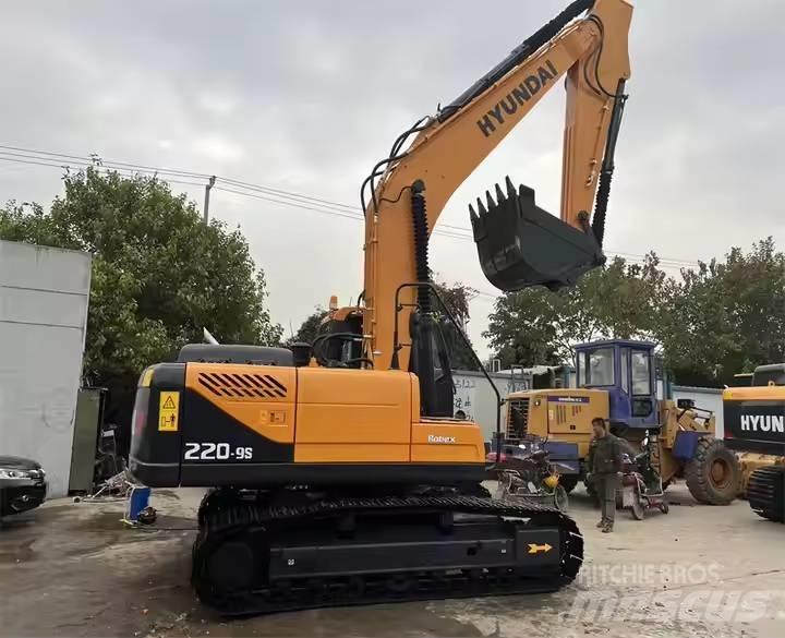 Hyundai R220-9S Εκσκαφείς με ερπύστριες