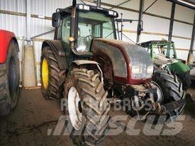 Valtra N121   arm Μπούμες και κουτάλες