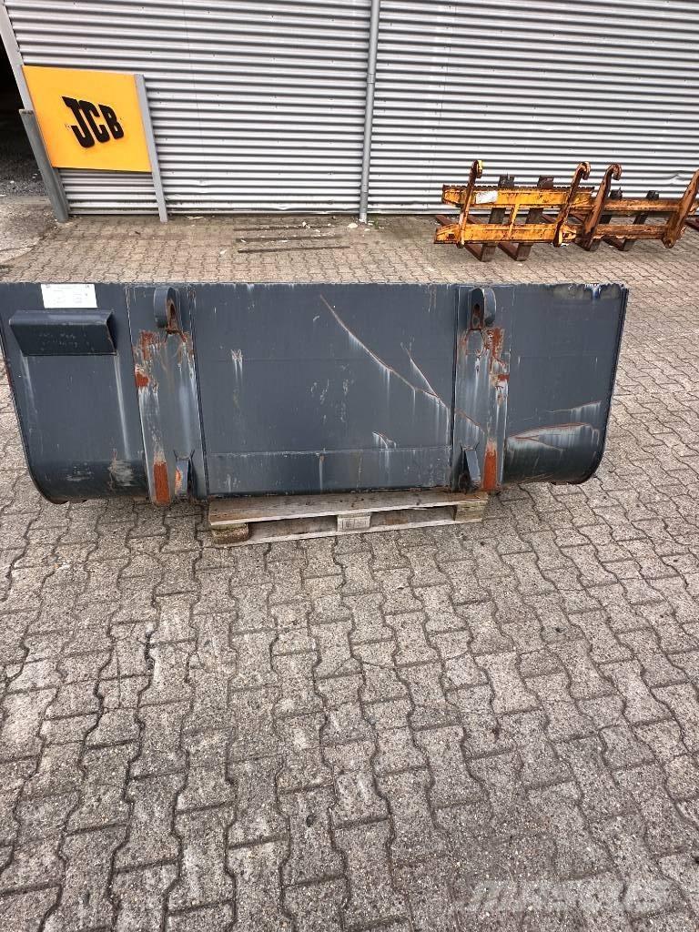 JCB Læsseskovl - 226cm Κουβάδες