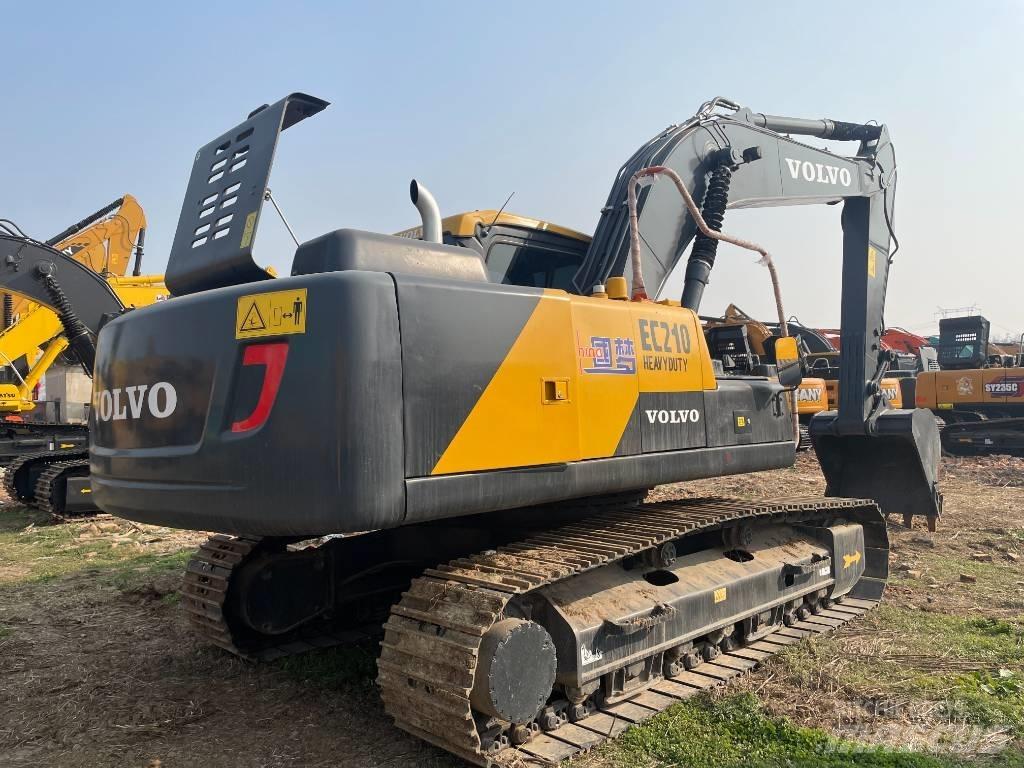 Volvo 210 Εκσκαφείς με ερπύστριες