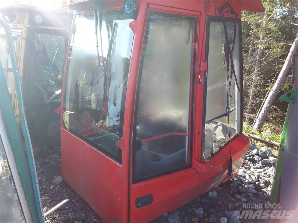 Komatsu 895 Καμπίνες και εσωτερικό