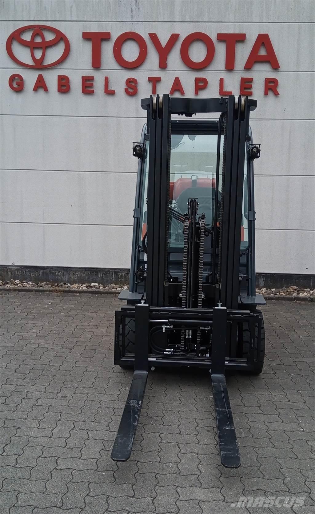 Toyota 02-8FGKF20 Περονοφόρα ανυψωτικά κλαρκ με φυσικό αέριο LPG