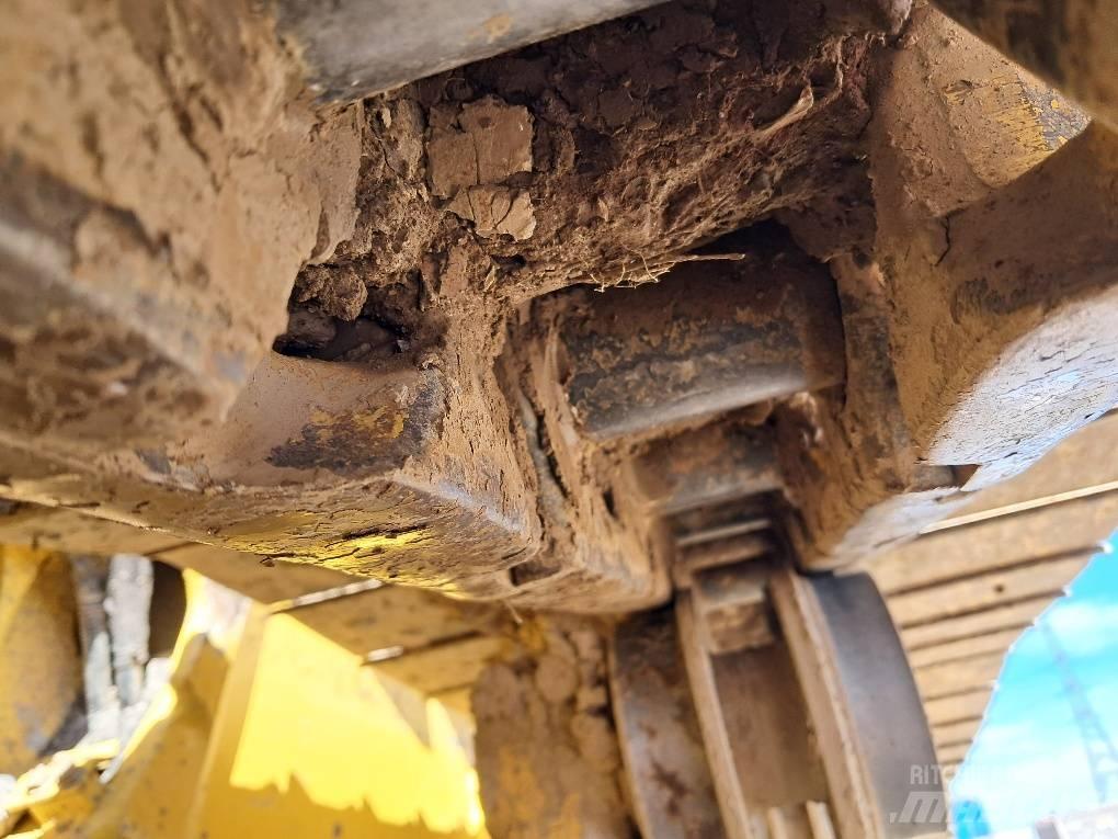 Komatsu D61PXI-24E0 Μπουλντόζες με ερπύστριες
