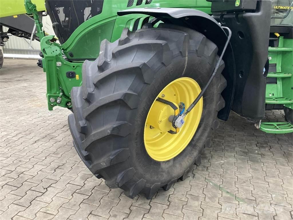 John Deere 6215R Τρακτέρ