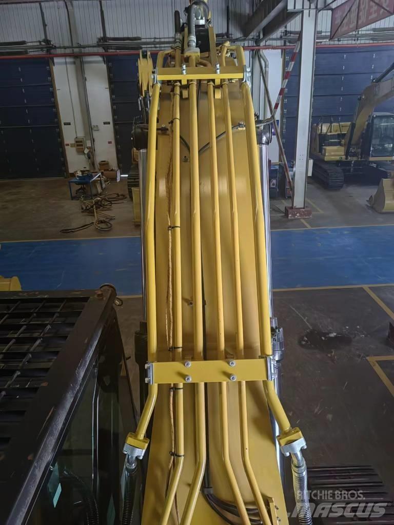 CAT 323 Εκσκαφείς με ερπύστριες