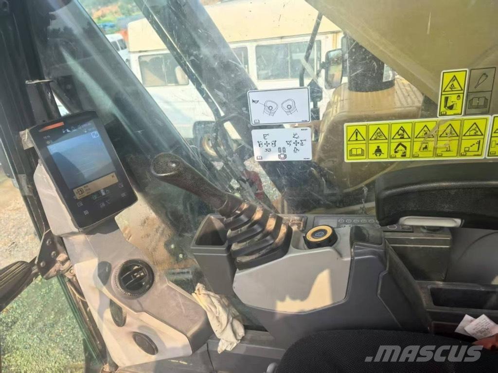 CAT 352 Εκσκαφείς με ερπύστριες