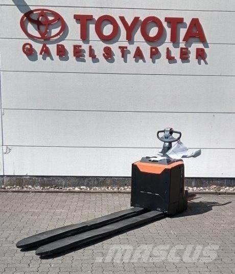 Toyota LPE 250 Παλετοφόρα πεζού χειριστή με ιστό
