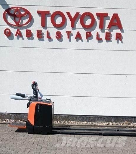 Toyota LPE 250 Παλετοφόρα πεζού χειριστή με ιστό