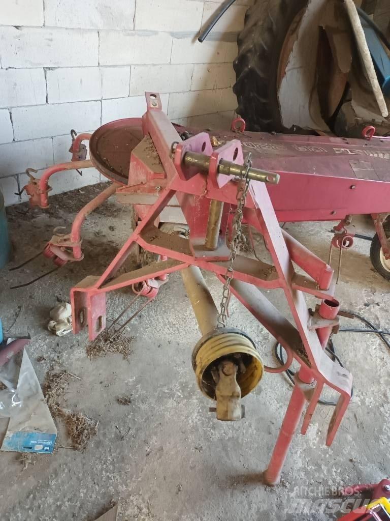 JF CR 320 Τσουγκράνες και χορτοξηραντικές μηχανές