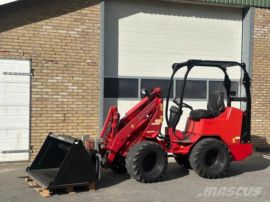 Schäffer 2033 Φορτωτές με λάστιχα (Τροχοφόροι)