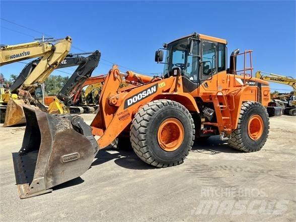 Doosan DL300 Φορτωτές με λάστιχα (Τροχοφόροι)