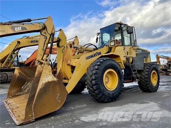 Komatsu WA320 Φορτωτές με λάστιχα (Τροχοφόροι)