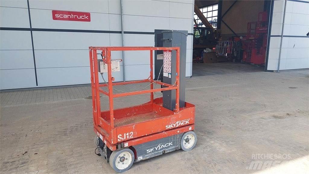 SkyJack SJ12 Ανυψωτήρες με κατακόρυφους πυλώνες