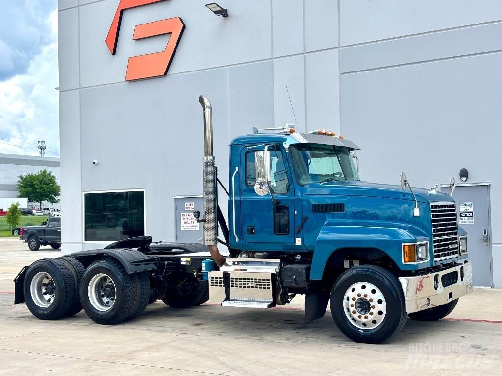 Mack Pinnacle Τράκτορες