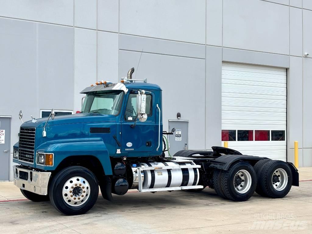 Mack Pinnacle Τράκτορες