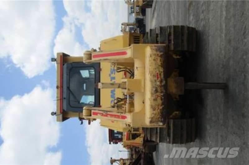 Komatsu D275A-5 Μπουλντόζες με ερπύστριες