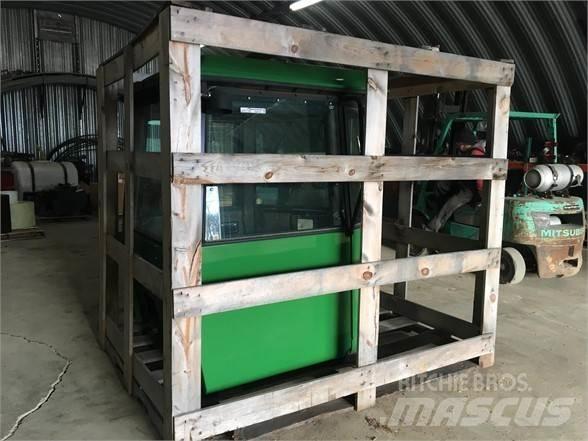 John Deere  Καμπίνες και εσωτερικό