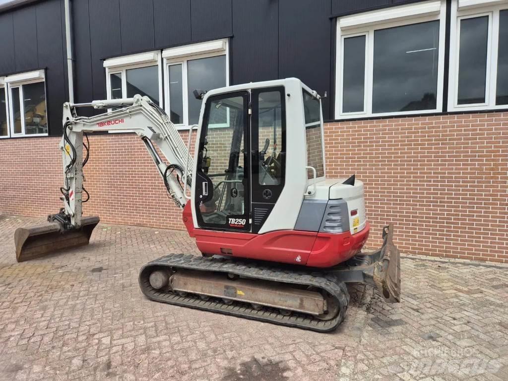 Takeuchi TB250 Εκσκαφάκι (διαβολάκι) < 7t