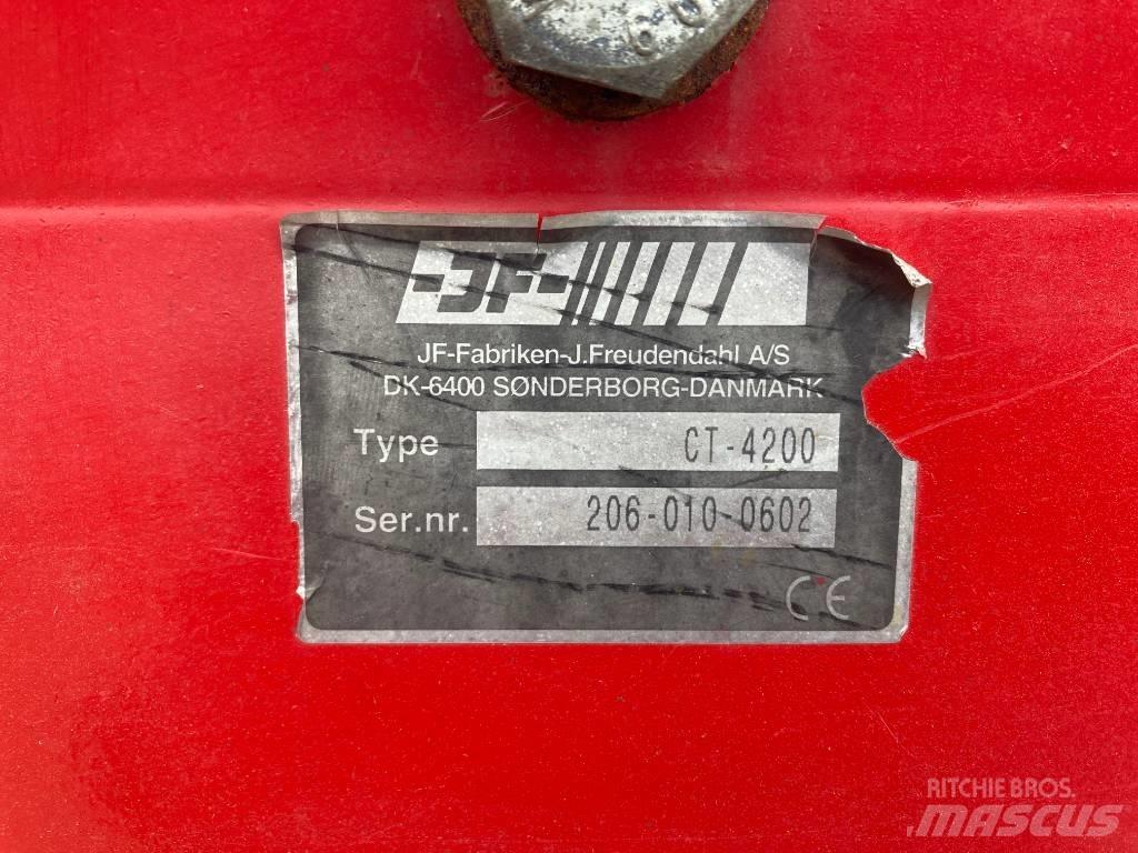 JF CT 4200 Ρυμούλκα με διάταξη αυτοφόρτωσης