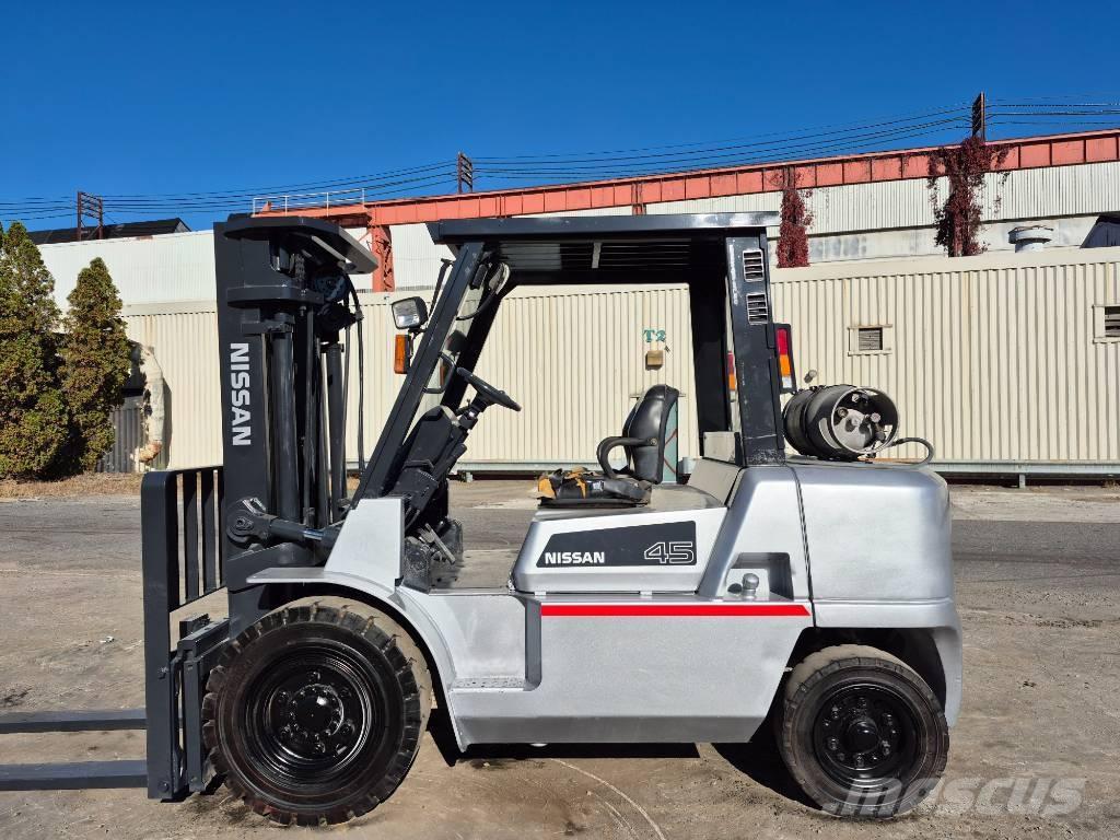 Nissan F04 B 40 H Περονοφόρα ανυψωτικά κλαρκ - άλλα