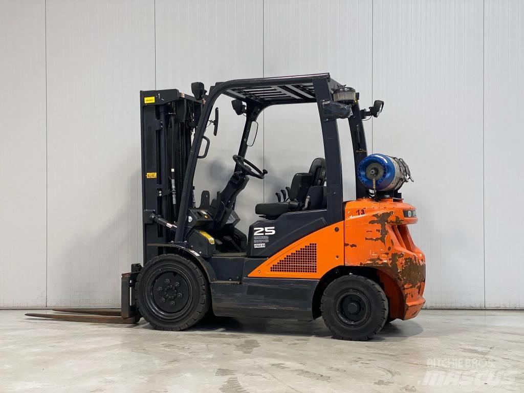 Doosan G25N-7 Περονοφόρα ανυψωτικά κλαρκ με φυσικό αέριο LPG