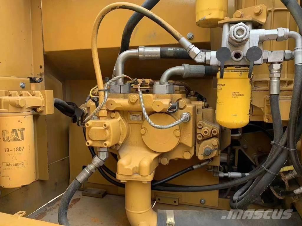 CAT 323D Εκσκαφείς με ερπύστριες