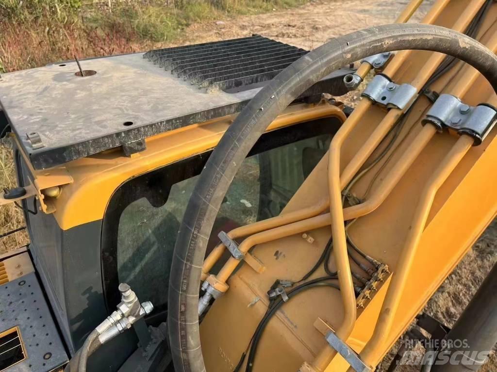 Hyundai Robex 520 VS Εκσκαφείς με ερπύστριες