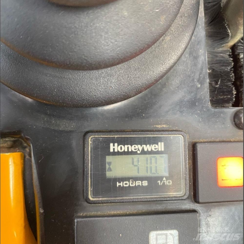 JCB 8008 Εκσκαφάκι (διαβολάκι) < 7t