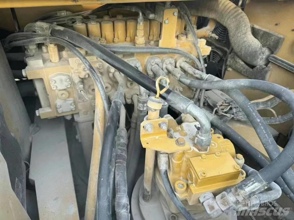 CAT 330 Εκσκαφείς με ερπύστριες