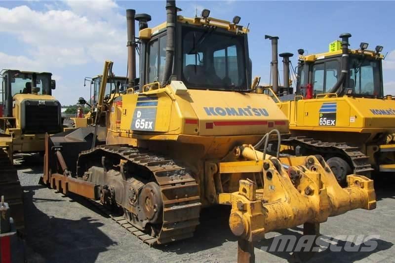 Komatsu D65 EX-16 Μπουλντόζες με ερπύστριες
